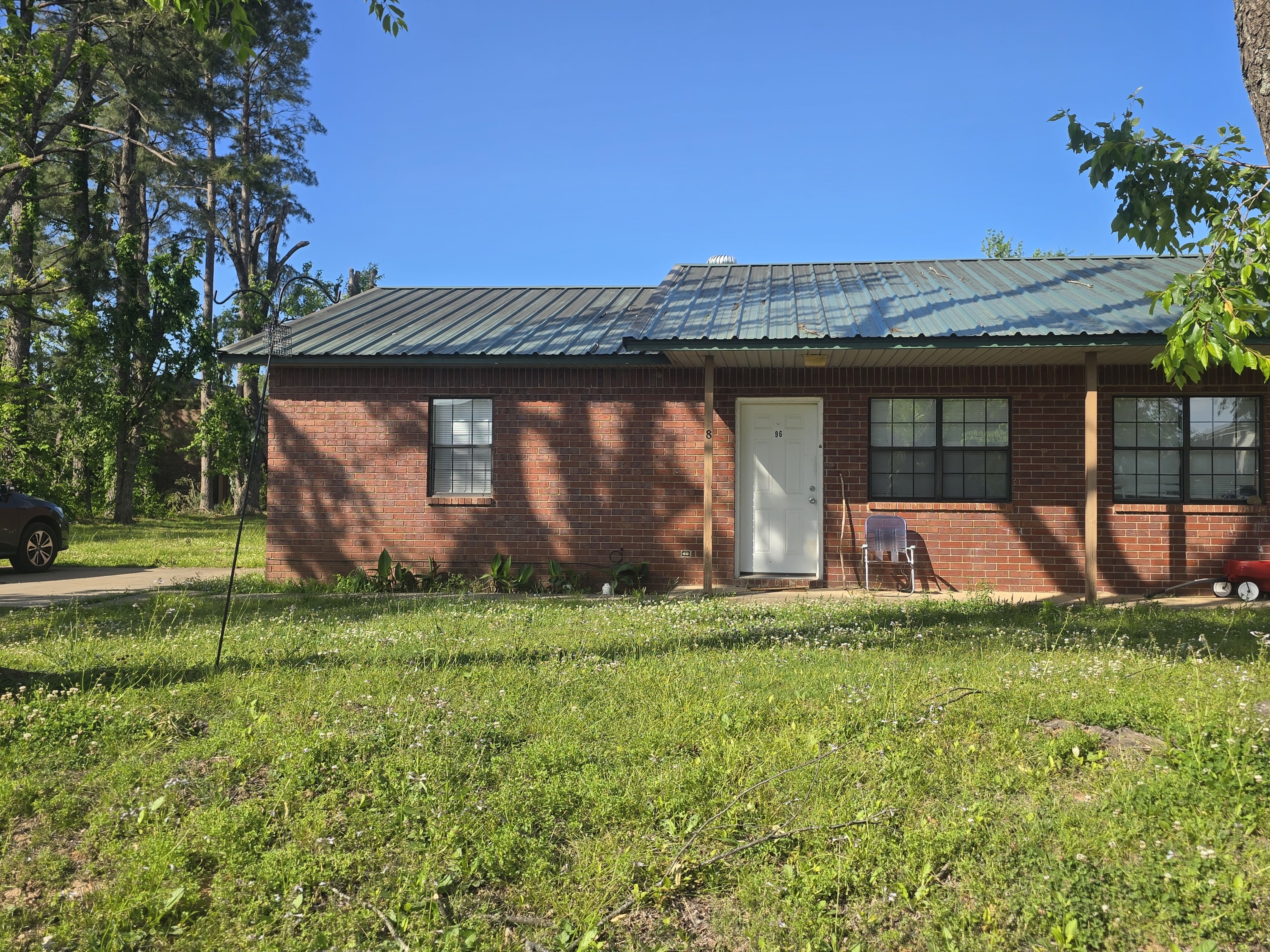 96 Roberts Avenue