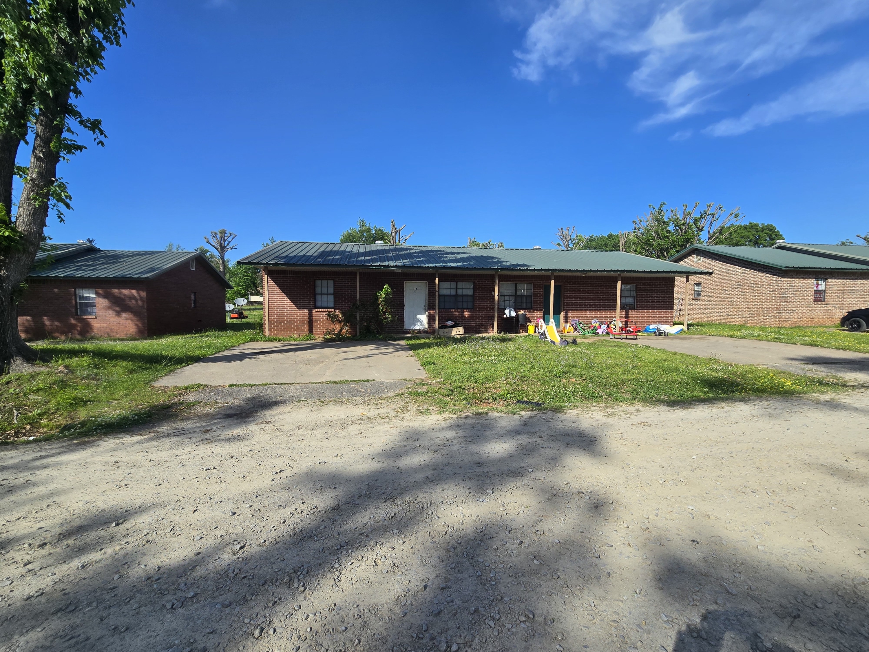 78 Roberts Avenue